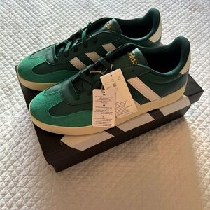 NIB Adidas Suede Barreda